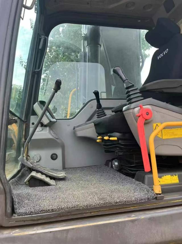 Used Volvo EC210D Excavator 2017 Model / 3