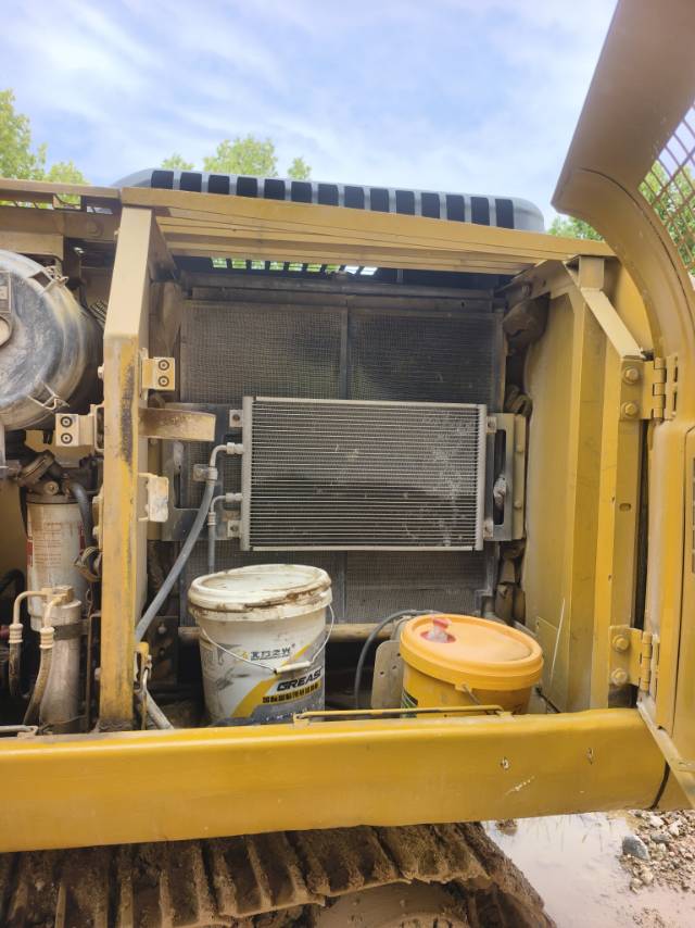 Used Caterpillar 320C Excavator 2010 Model / 4