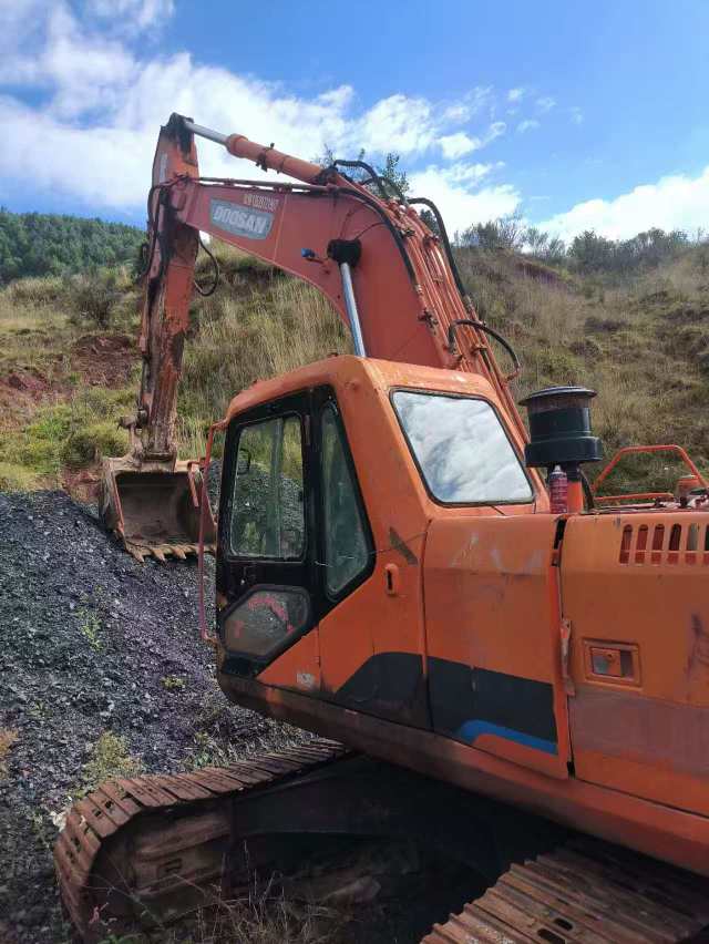 Used Doosan DH220-5 Excavator 2010 Model / 2