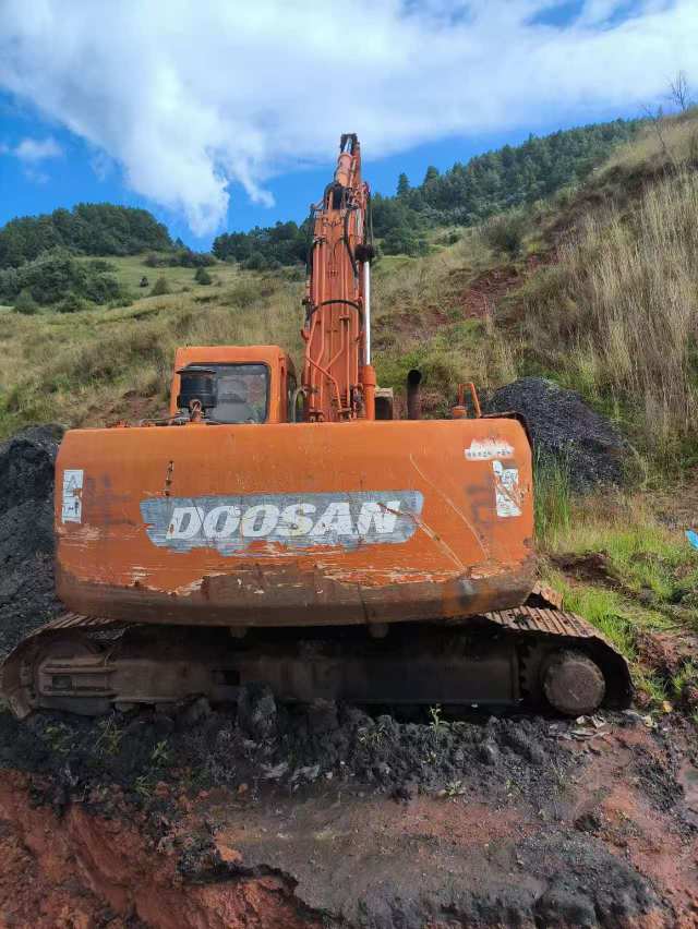 Used Doosan DH220-5 Excavator 2010 Model / 9