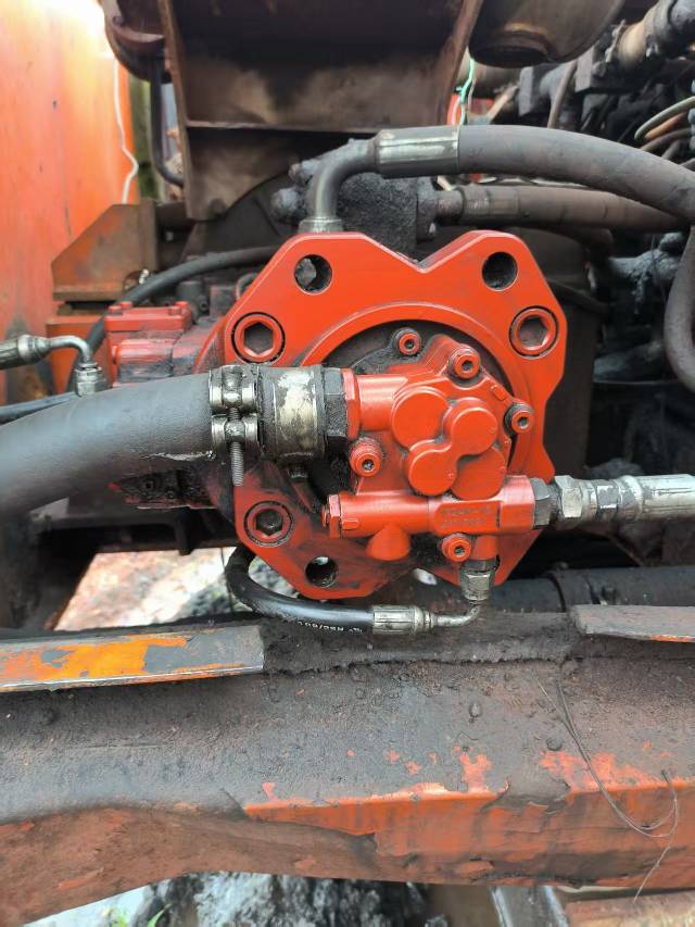 Used Doosan DH220-5 Excavator 2010 Model / 6