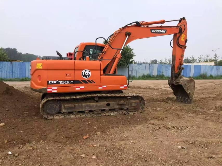 Used Doosan DX150LC Excavator 2015 Model / 3