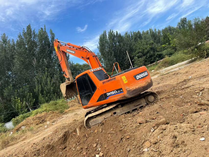 Used Doosan DH150 Excavator 2015 Model / 3