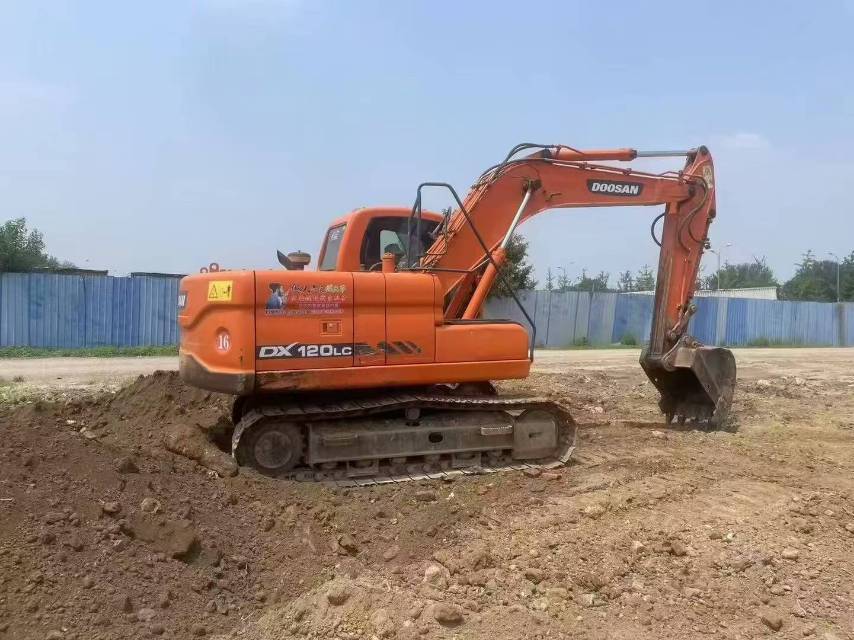 Used Doosan DX120 Excavator 2015 Model / 3