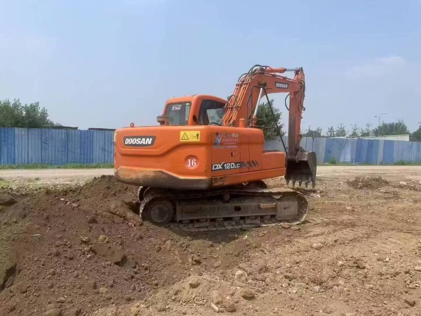 Used Doosan DX120 Excavator 2015 Model / 2