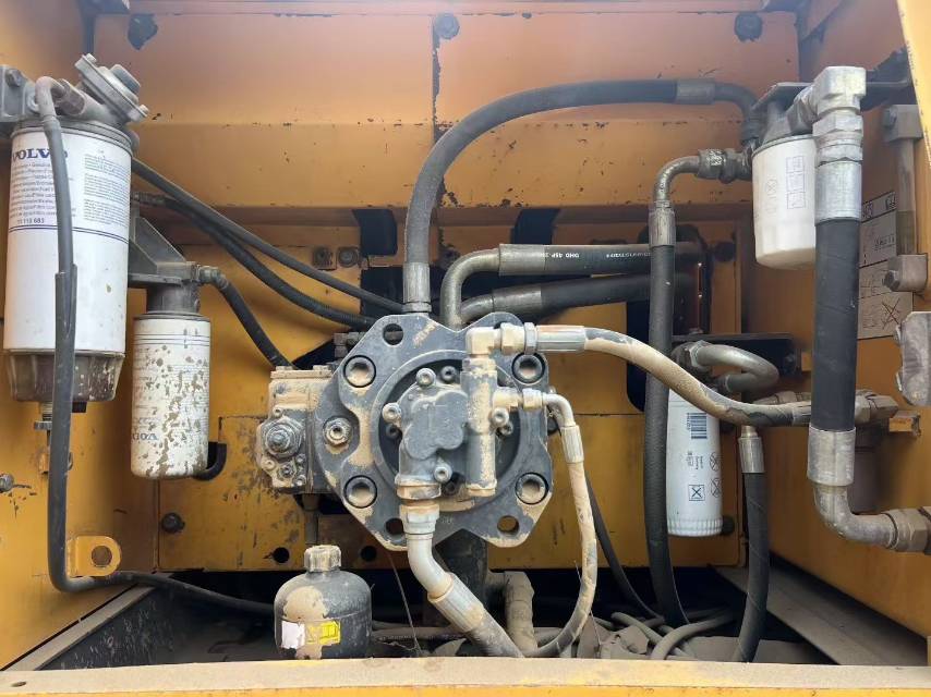 Used Volvo EC240B Excavator 2020 Model / 6