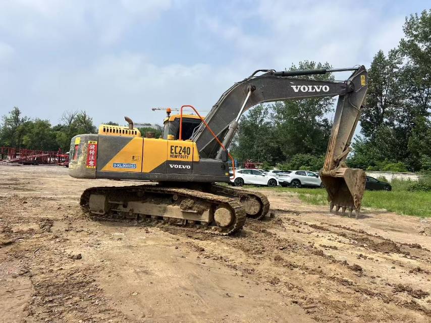 Used Volvo EC240B Excavator 2020 Model / 3