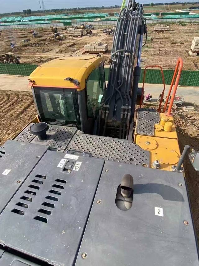 Used Volvo EC200D Excavator 2021 Model / 9