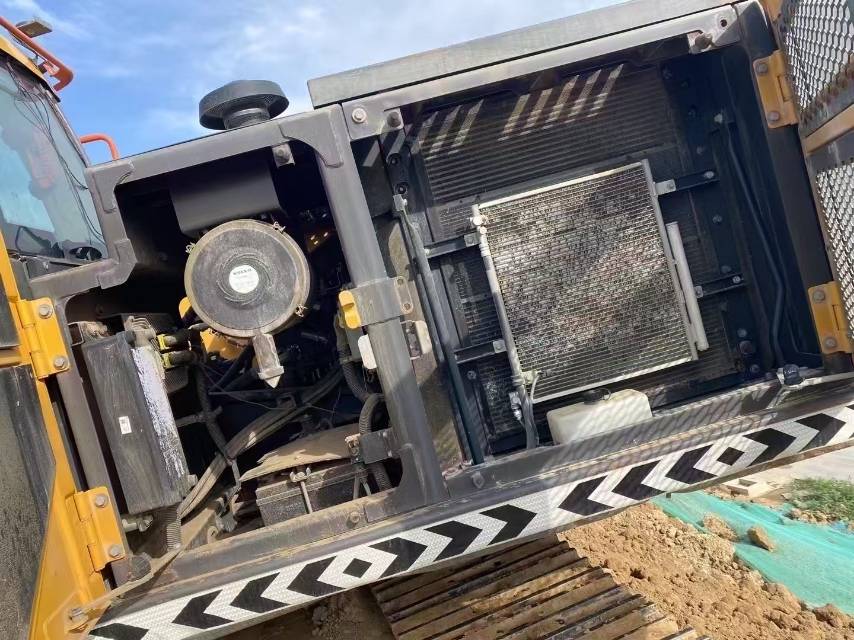 Used Volvo EC200D Excavator 2021 Model / 3