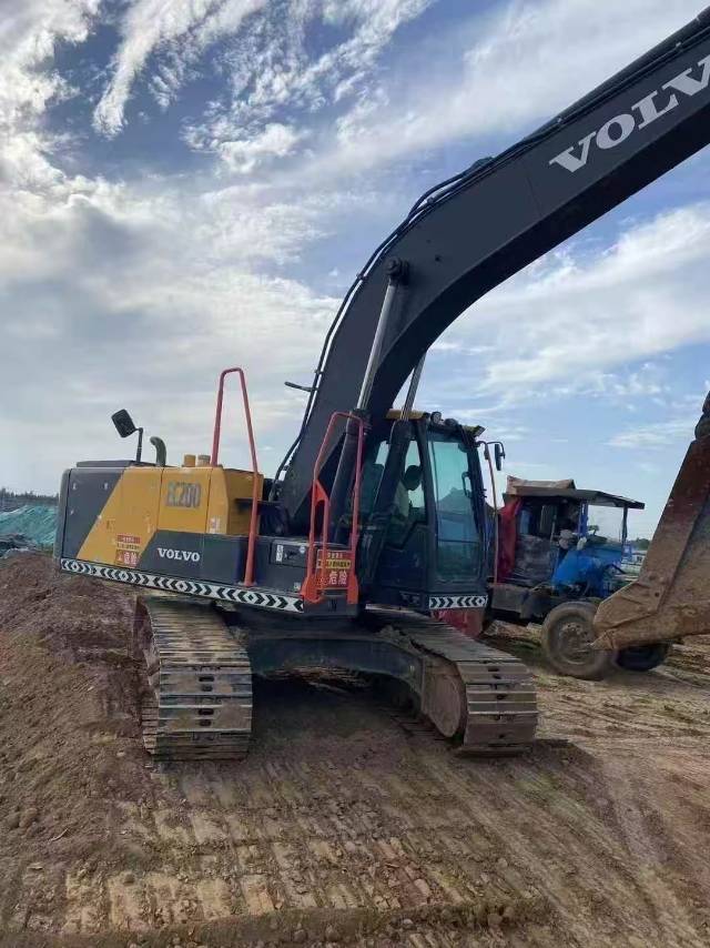 Used Volvo EC200D Excavator 2021 Model / 4