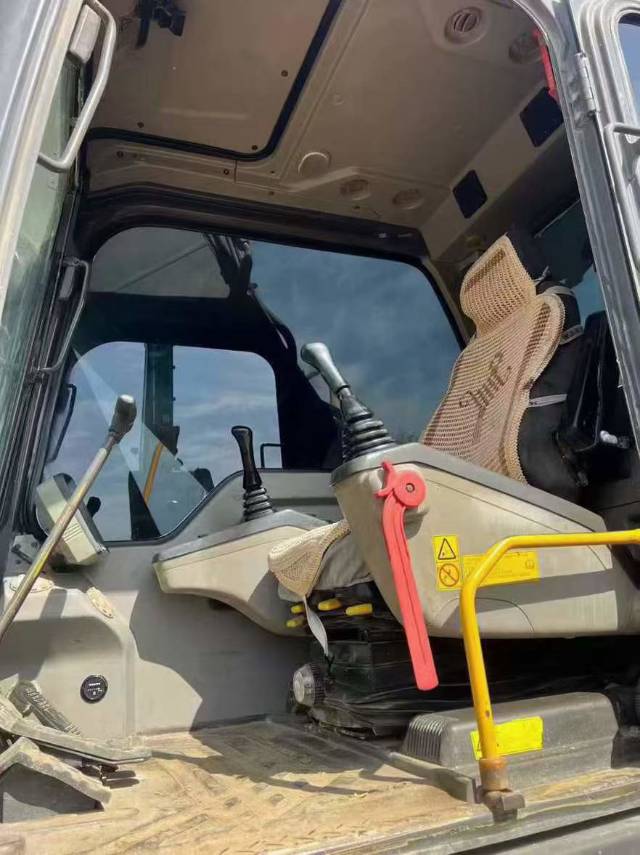 Used Volvo EC200 D Excavator 2019 Model / 5