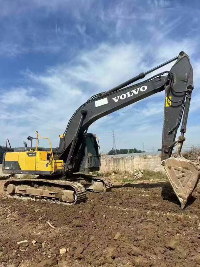 Used Volvo EC200 D Excavator 2019 Model / 3