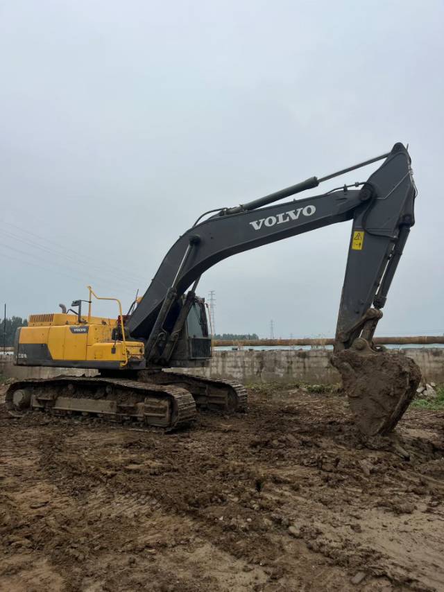 Used Volvo EC300DL Excavator 2018 Model / 4