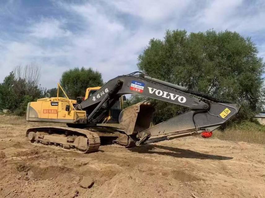 Used Volvo EC240B Excavator 2019 Model / 3
