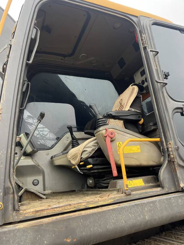 Used Volvo EC300D Excavator 2018 Model / 3