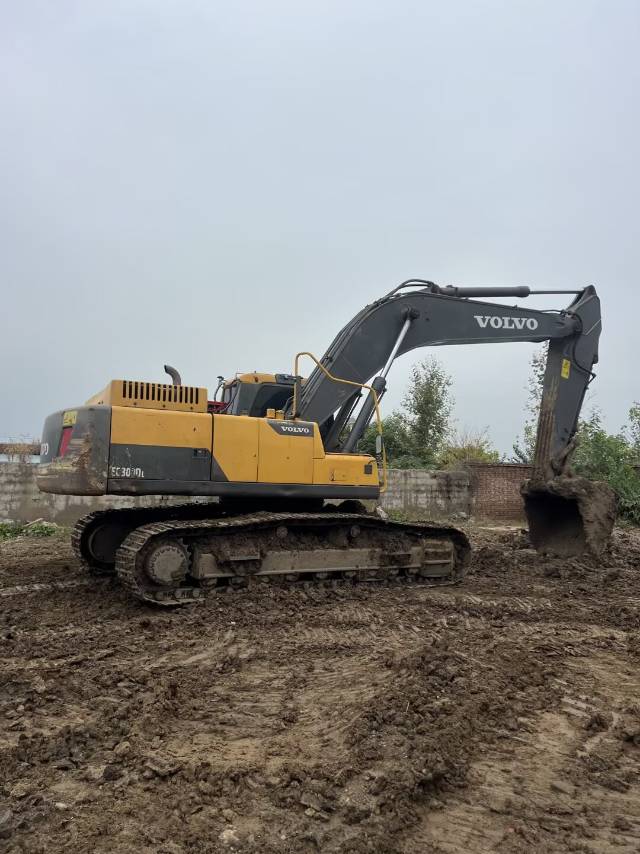 Used Volvo EC300D Excavator 2018 Model / 9