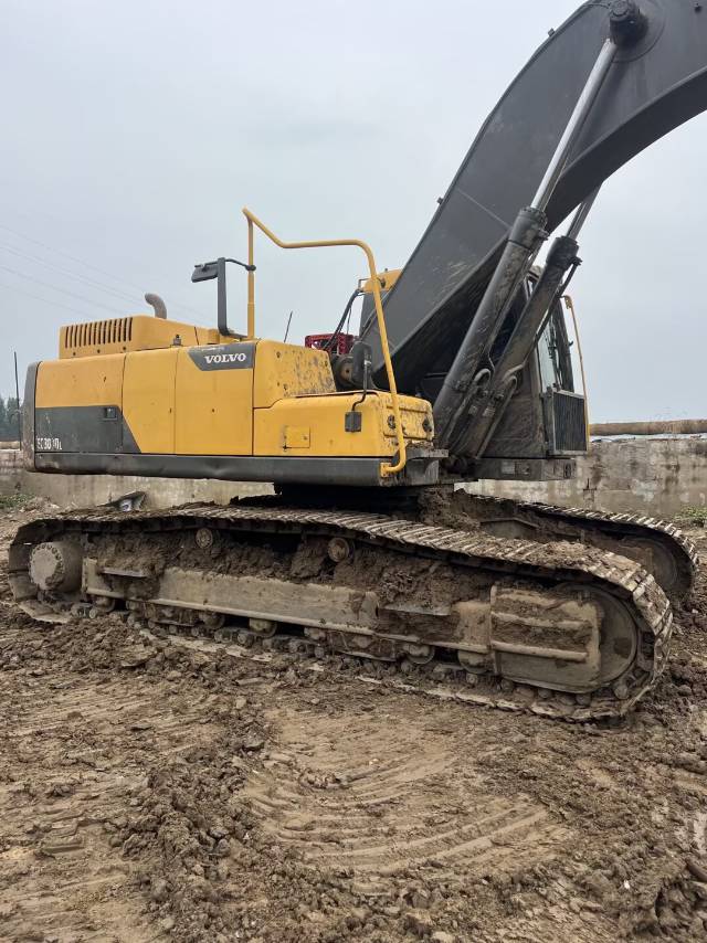 Used Volvo EC300D Excavator 2018 Model / 4