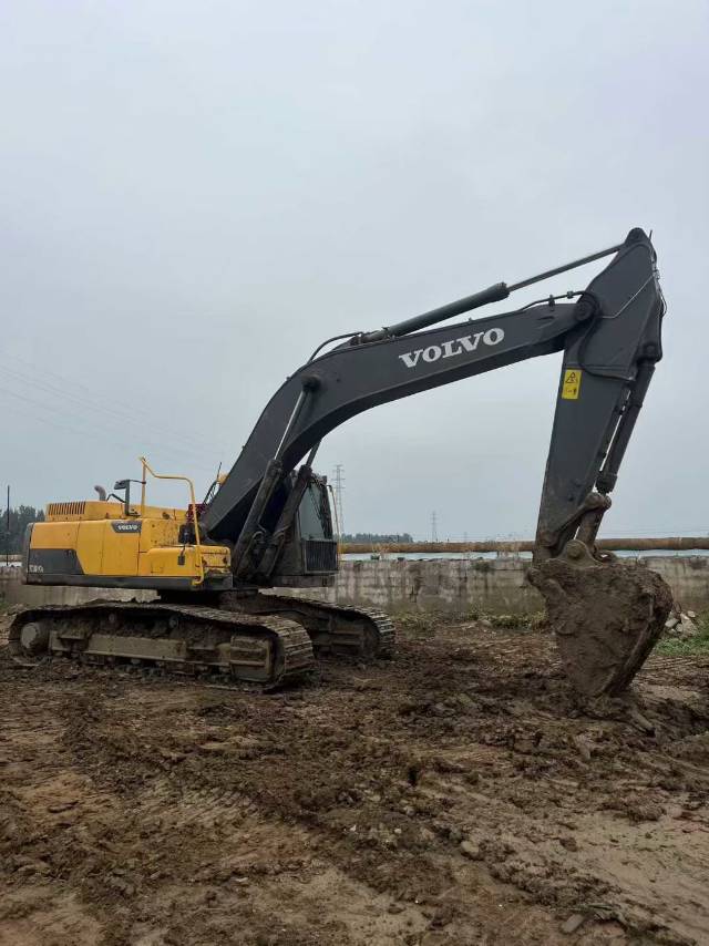 Used Volvo EC300DL Excavator 2018 Model / 4