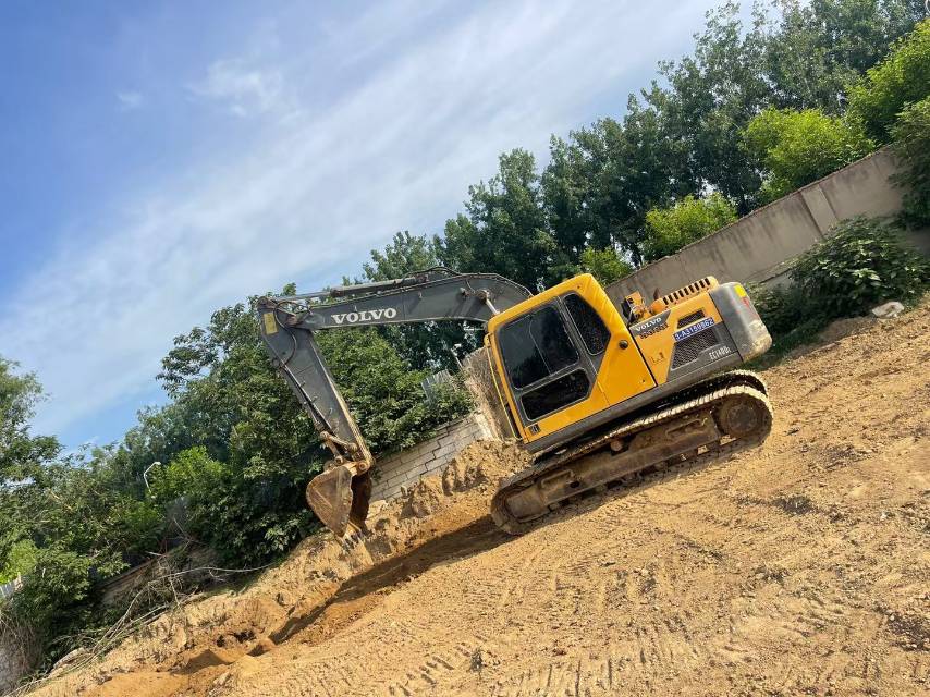 Used Volvo EC140DL Excavator 2021 Model / 3