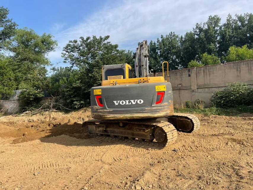 Used Volvo EC140DL Excavator 2021 Model / 4