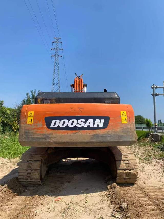 Used Doosan DH370 Excavator 2017 Model / 3