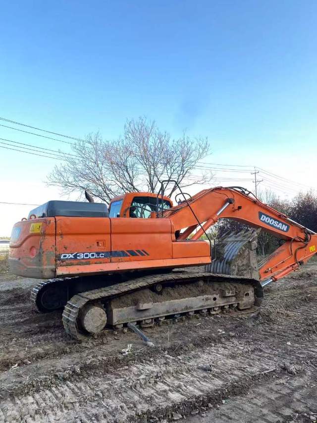 Used Doosan DX260LC-9C Excavator 2018 Model / 9
