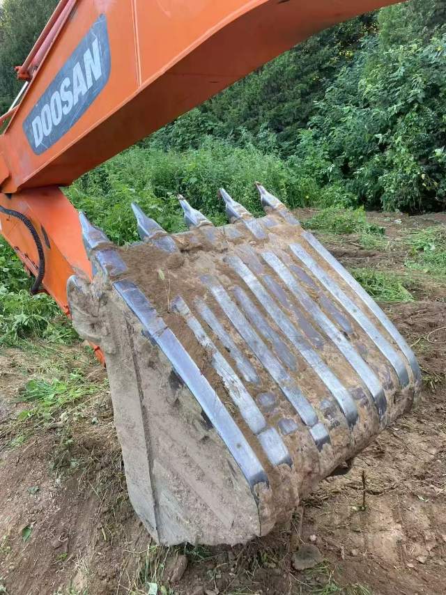 Used Doosan DH300 Excavator 2015 Model / 7