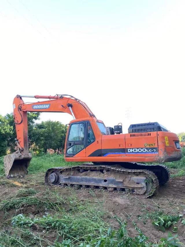 Used Doosan DH300 Excavator 2015 Model / 8