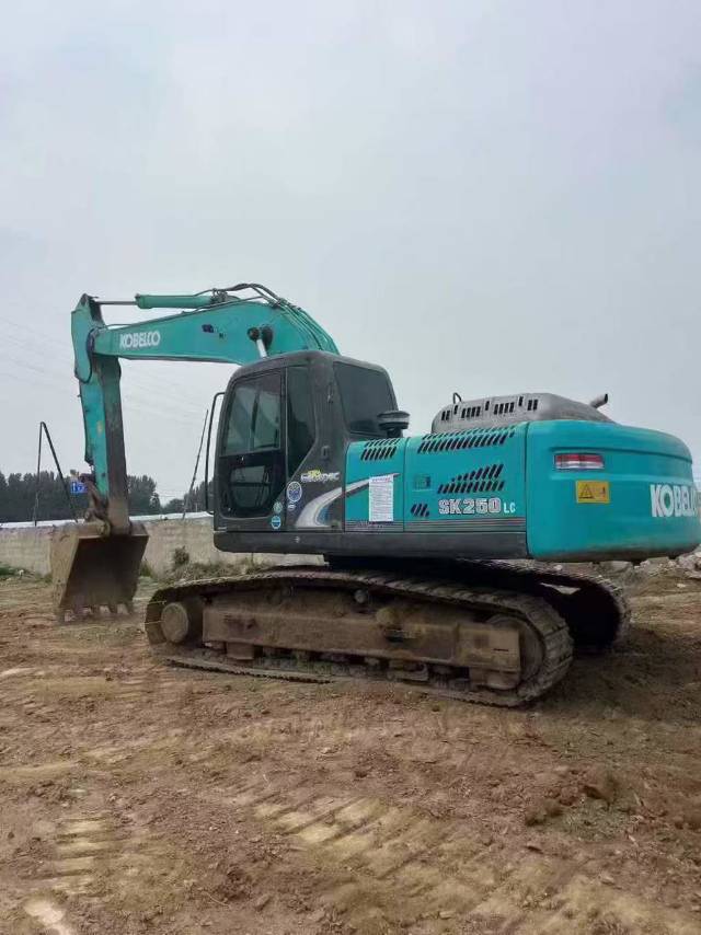 Used Kobelco SK250 Excavator 2021 Model / 3