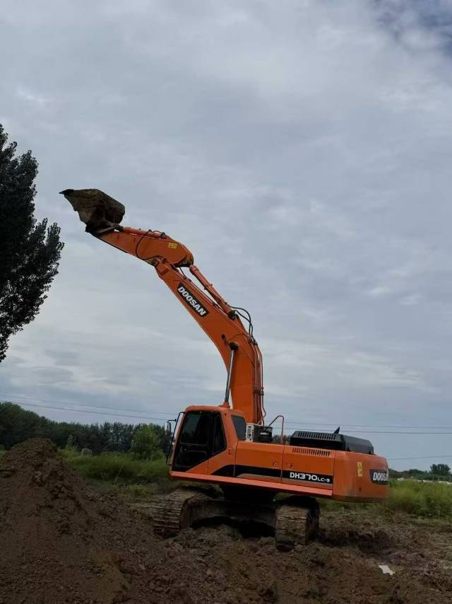 Used Doosan DH370 Excavator 2018 Model / 3