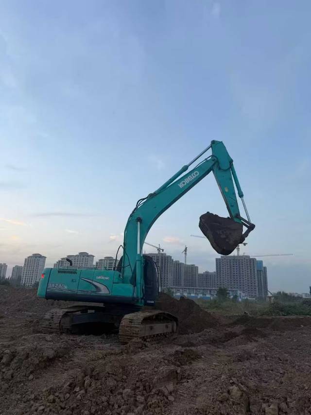 Used Kobelco SK260 Excavator 2018 Model / 3