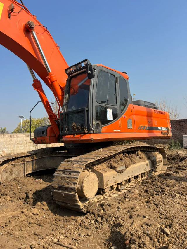 Used Doosan DX380LC Excavator 2014 Model / 3