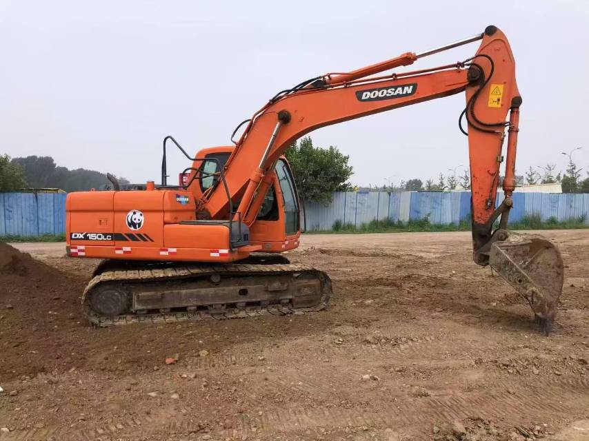 Used Doosan DX150LC Excavator 2015 Model / 4