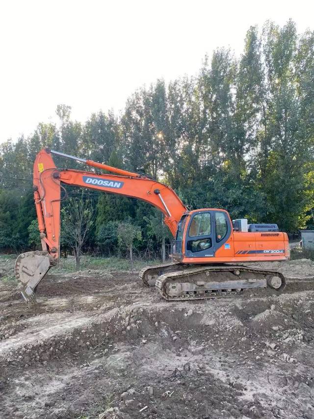 Used Doosan DX260LC Excavator 2018 Model / 8