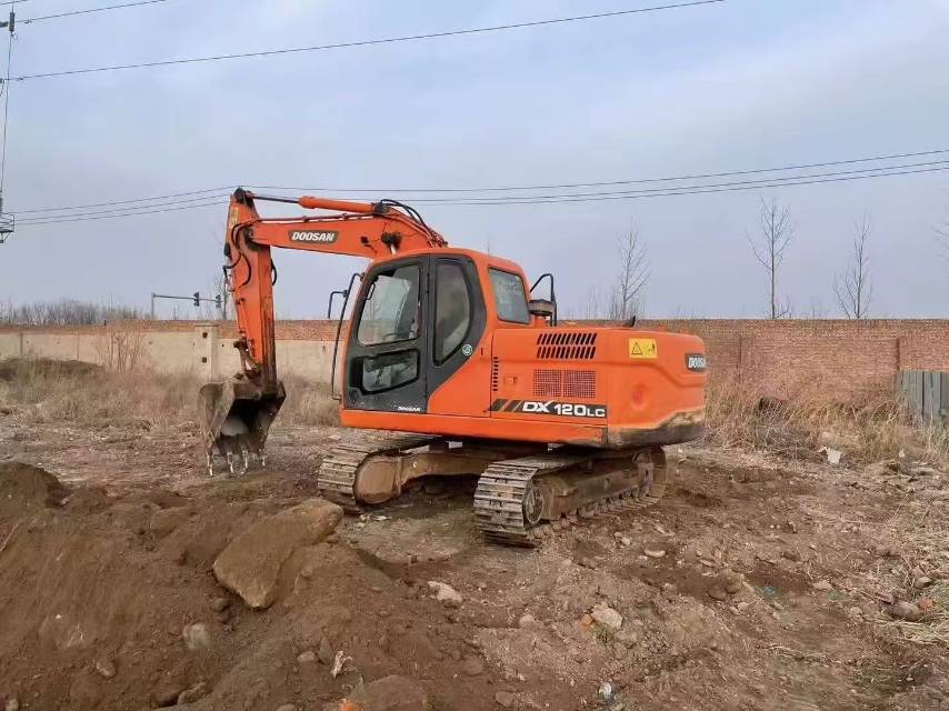 Used Doosan DX120-9C Excavator 2015 Model / 2