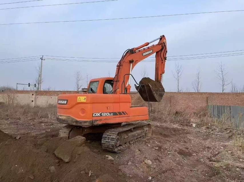 Used Doosan DX120-9C Excavator 2015 Model / 3