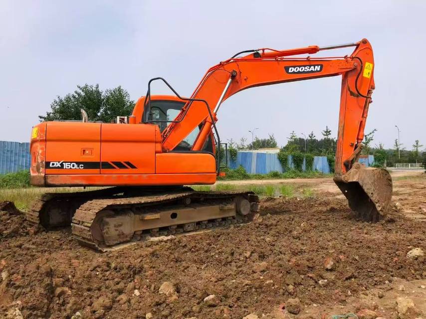 Used Doosan DX150LC Excavator 2015 Model / 3
