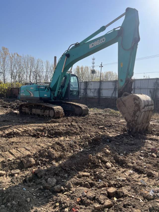 Used Kobelco SK200 Excavator 2018 Model / 4