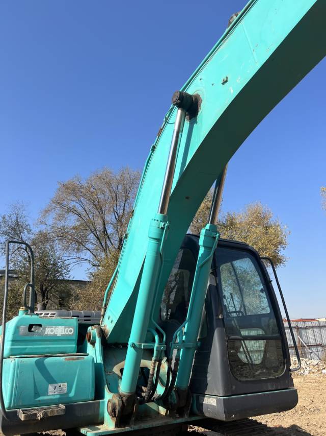 Used Kobelco SK200 Excavator 2018 Model / 3