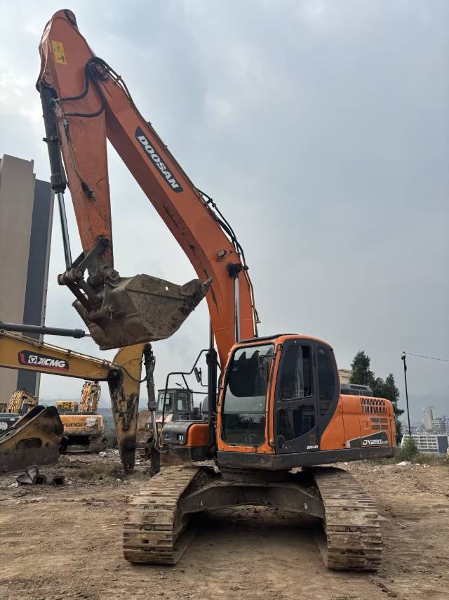 Used Doosan DH220LC-V Excavator 2021 Model