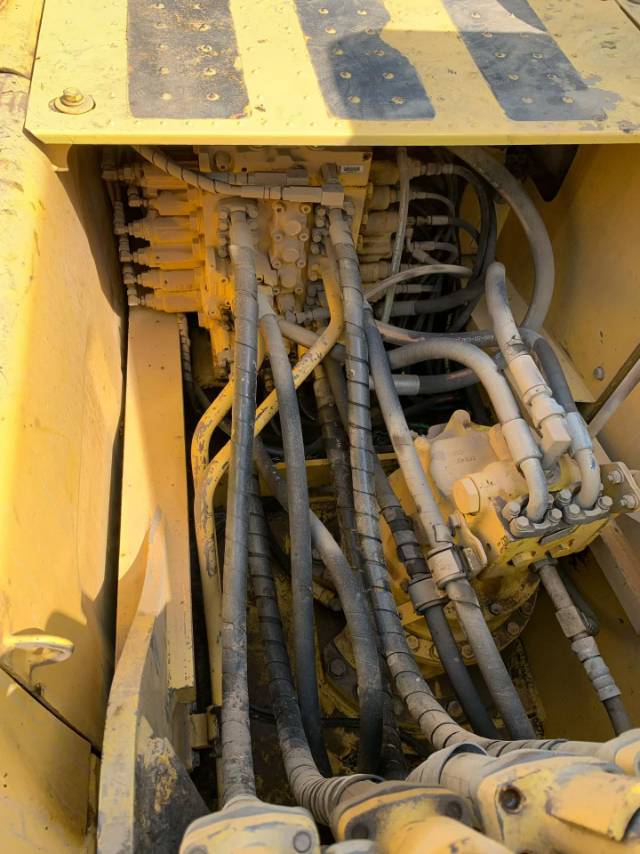 Used Komatsu PC220-8 Excavator 2019 Model / 8