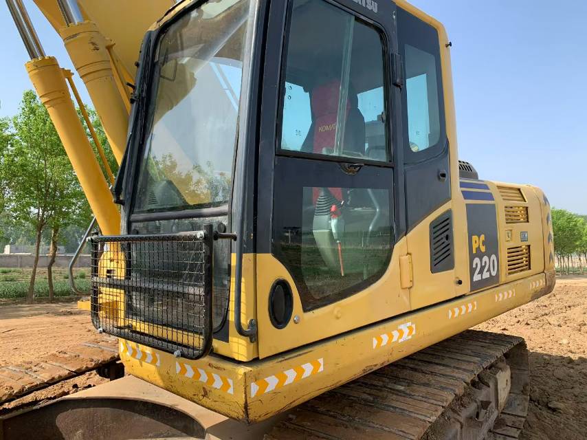 Used Komatsu PC220-8 Excavator 2019 Model / 3