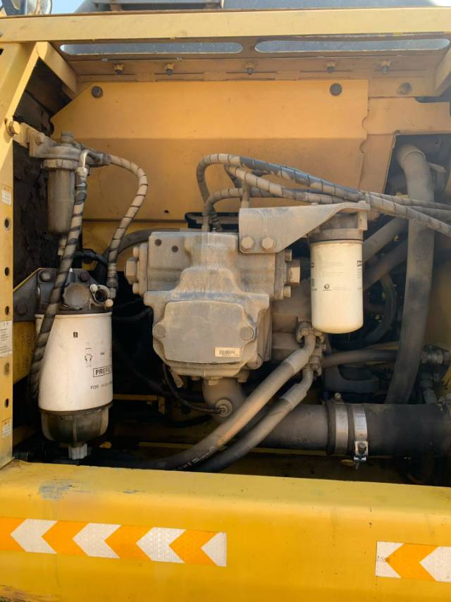 Used Komatsu PC220-8 Excavator 2019 Model / 9