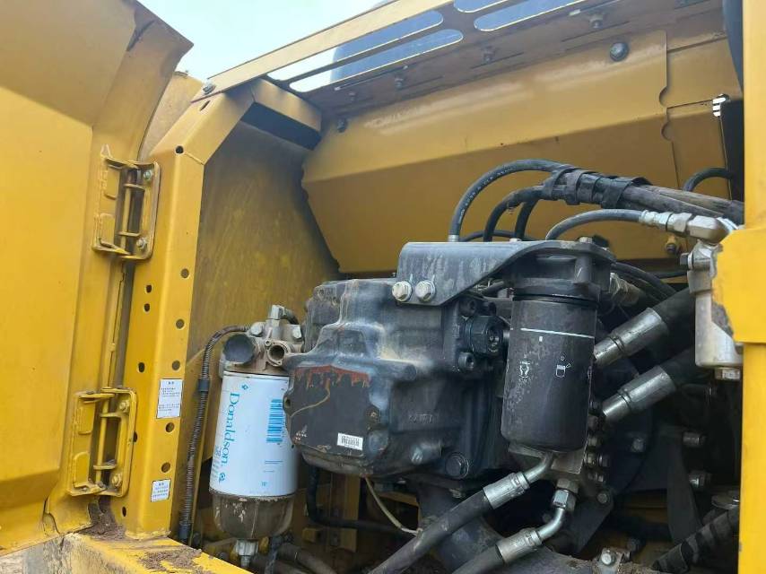 Used Komatsu PC200 Excavator 2018 Model / 4