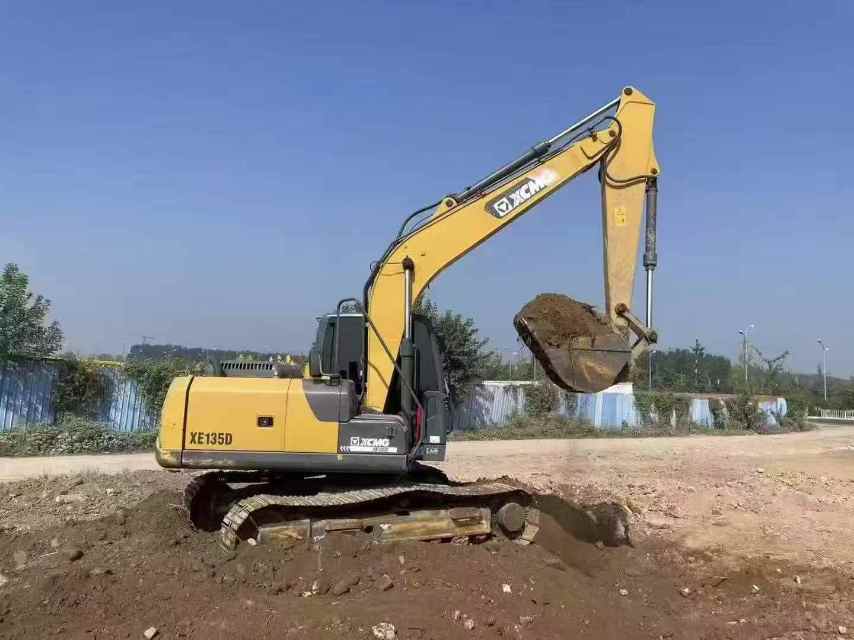 Used XCMG XE135D Excavator 2021 Model / 3