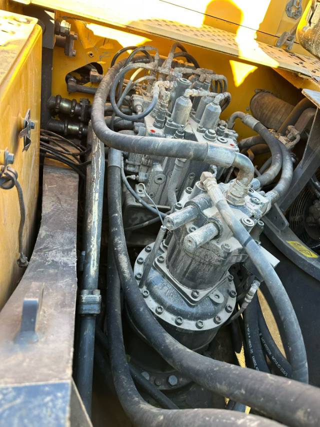 Used Volvo EC360LC Excavator 2019 Model / 9