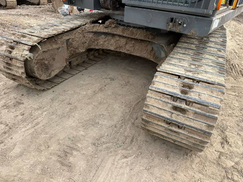 Used Volvo EC210D Excavator 2020 Model / 6