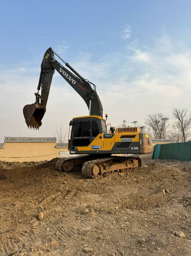 Used Volvo EC210D Excavator 2020 Model / 8