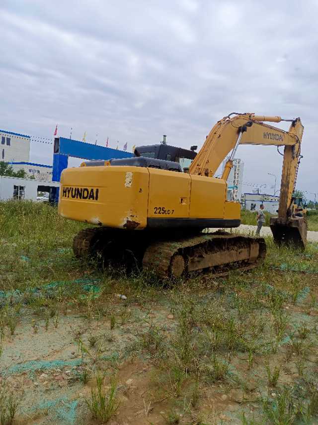 Used Hyundai R225LVS Excavator 2018 Model / 2