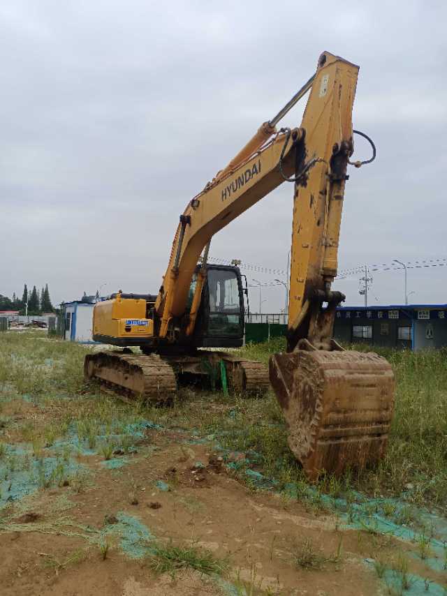 Used Hyundai R225LVS Excavator 2018 Model / 3
